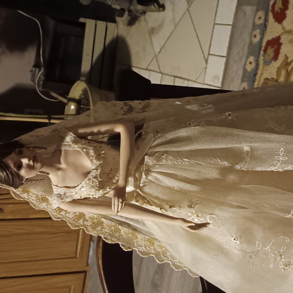 Elegant Lace Bridal Figurine